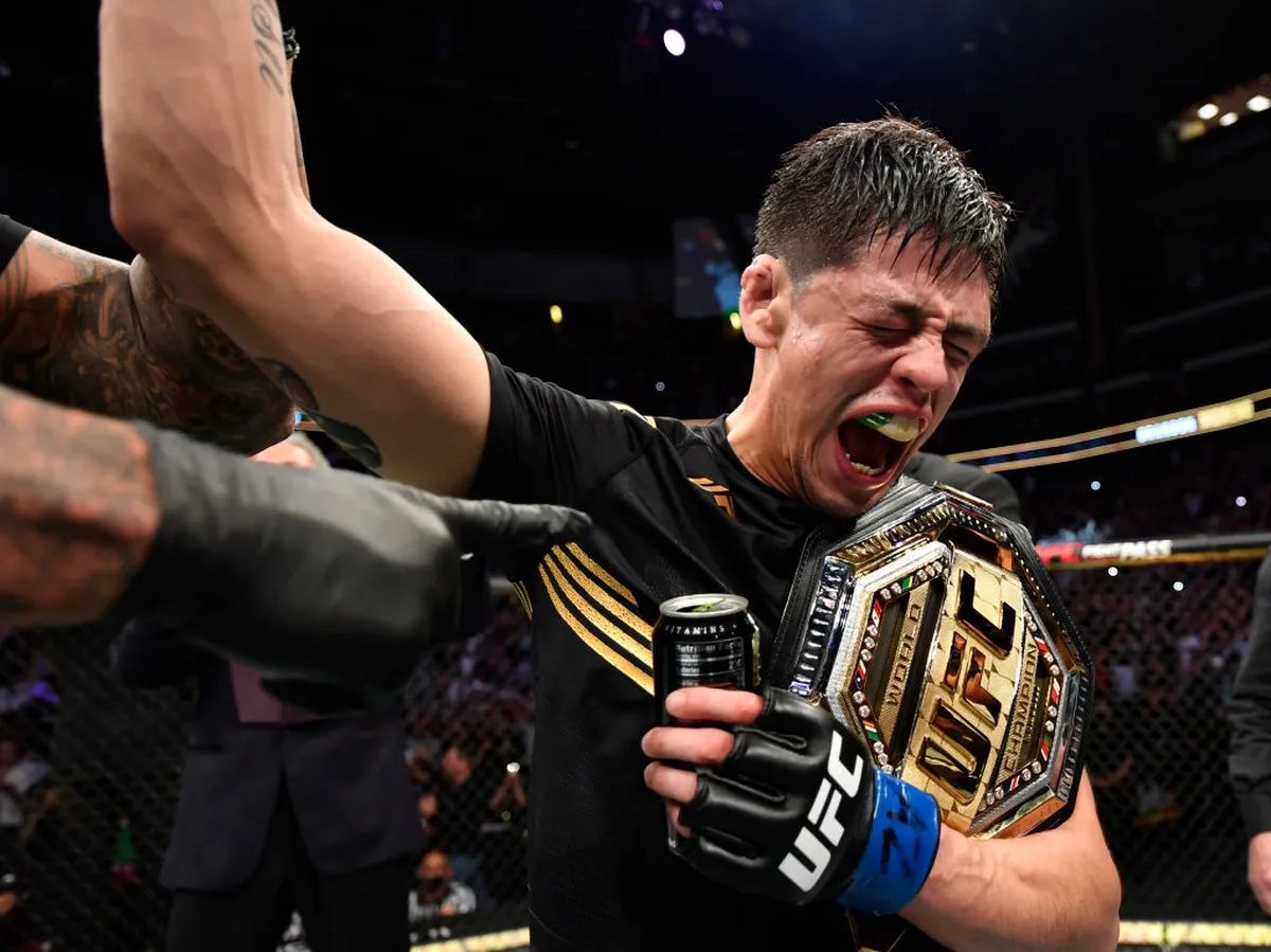 Brandon Moreno se convierte en el primer mexicano campeón de la UFC