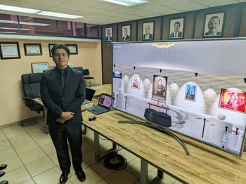Su colegiatura ya está cubierta, pero el viaje aún necesita apoyo. Conoce la historia del estudiante hidalguense que va rumbo a China.