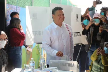 Atiende Julio Menchaca peticiones vía redes sociales
