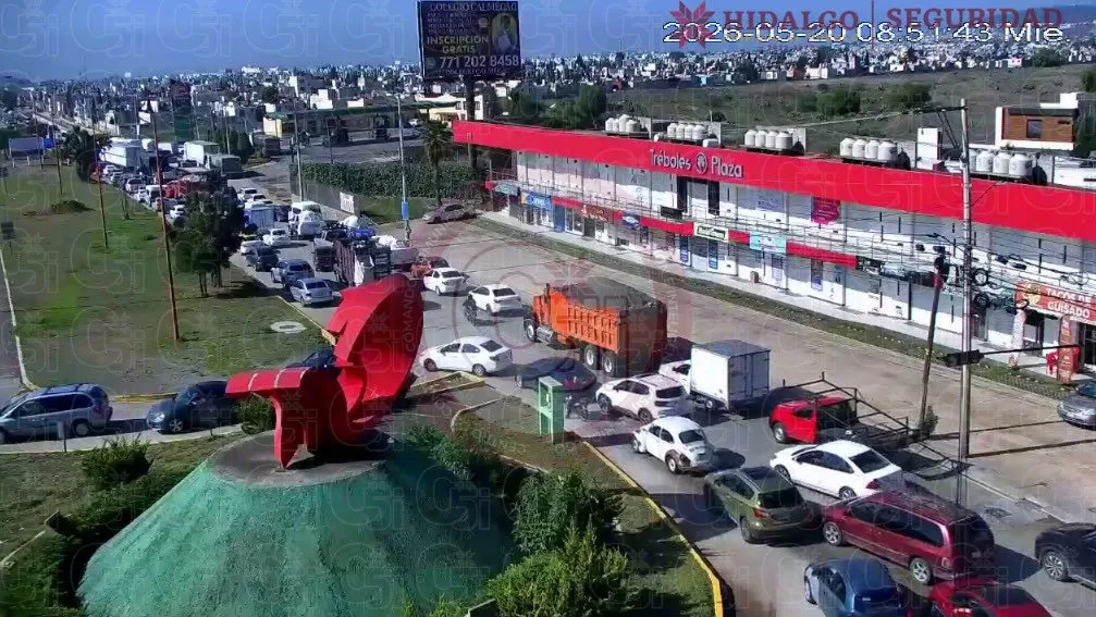 Entre obras y carga vehicular complica circulación en accesos principales de Pachuca