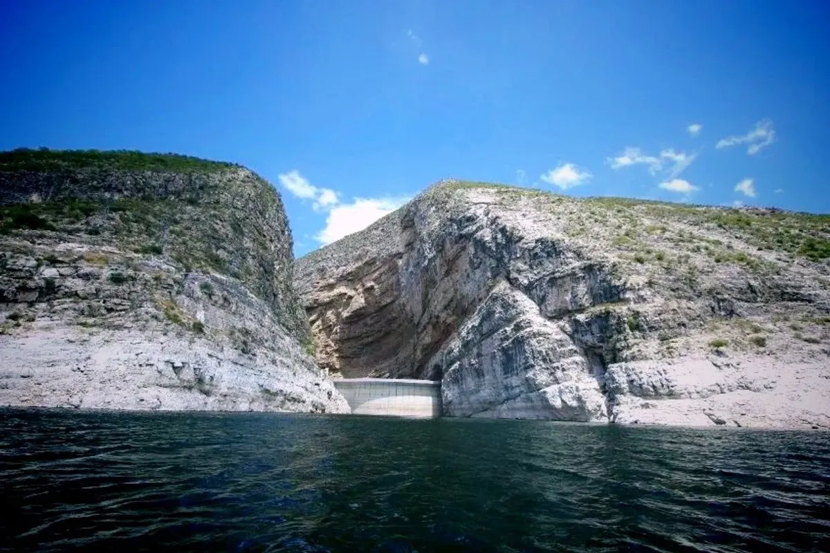 Compuertas de la presa Zimapán.
