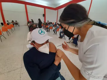 Inicia vacunación contra influenza en México