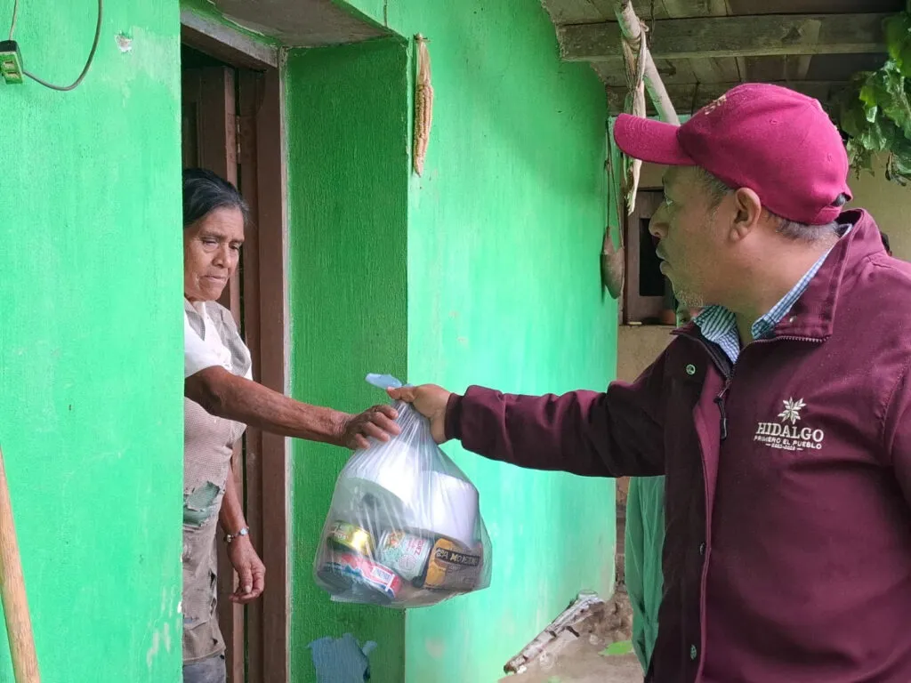 Julio Menchaca y Claudia Sheinbaum evalúan daños por lluvias en Hidalgo