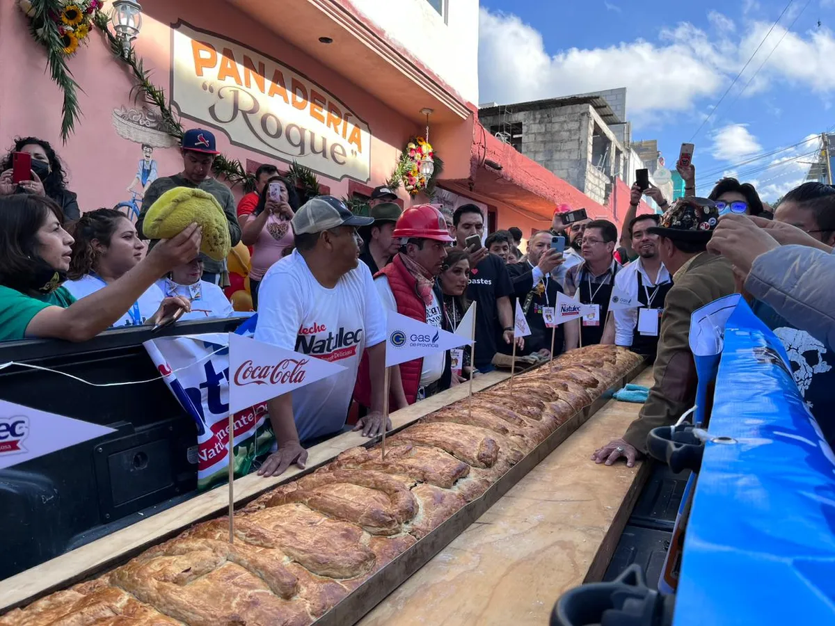 Preparan en Real del Monte el paste más grande del mundo