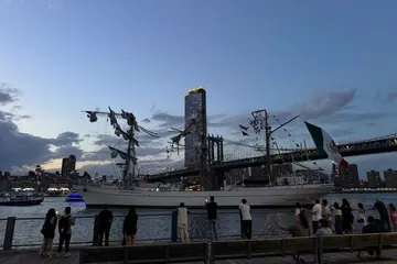 Choca buque ‘Cuauhtémoc’ contra Puente de Brooklyn en NY; hay 22 heridos