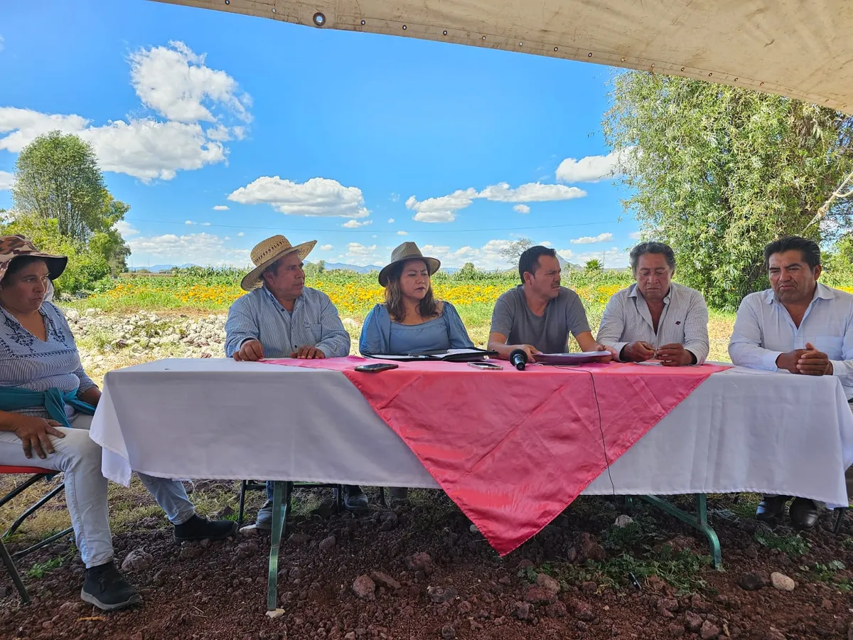 Napoleón González es acusado de abandonar a floricultores en Doxey