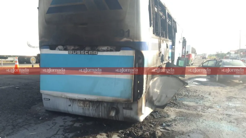Autobús se incendia en la carretera México-Tulancingo: daños materiales y tráfico suspendido
