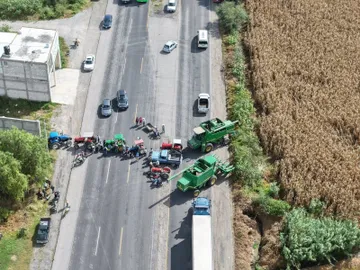 Productores bloquean carreteras en Hidalgo