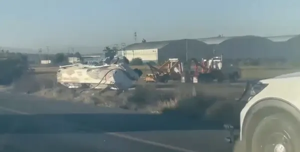 Caos vial en Zempoala: una pipa volcó frente a la UPP y el responsable no fue localizado. Toma precauciones si circulas por la zona