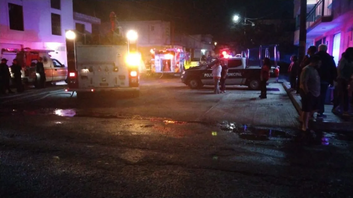 Pachuca: incendio deja tres locales calcinados en la colonia Plutarco