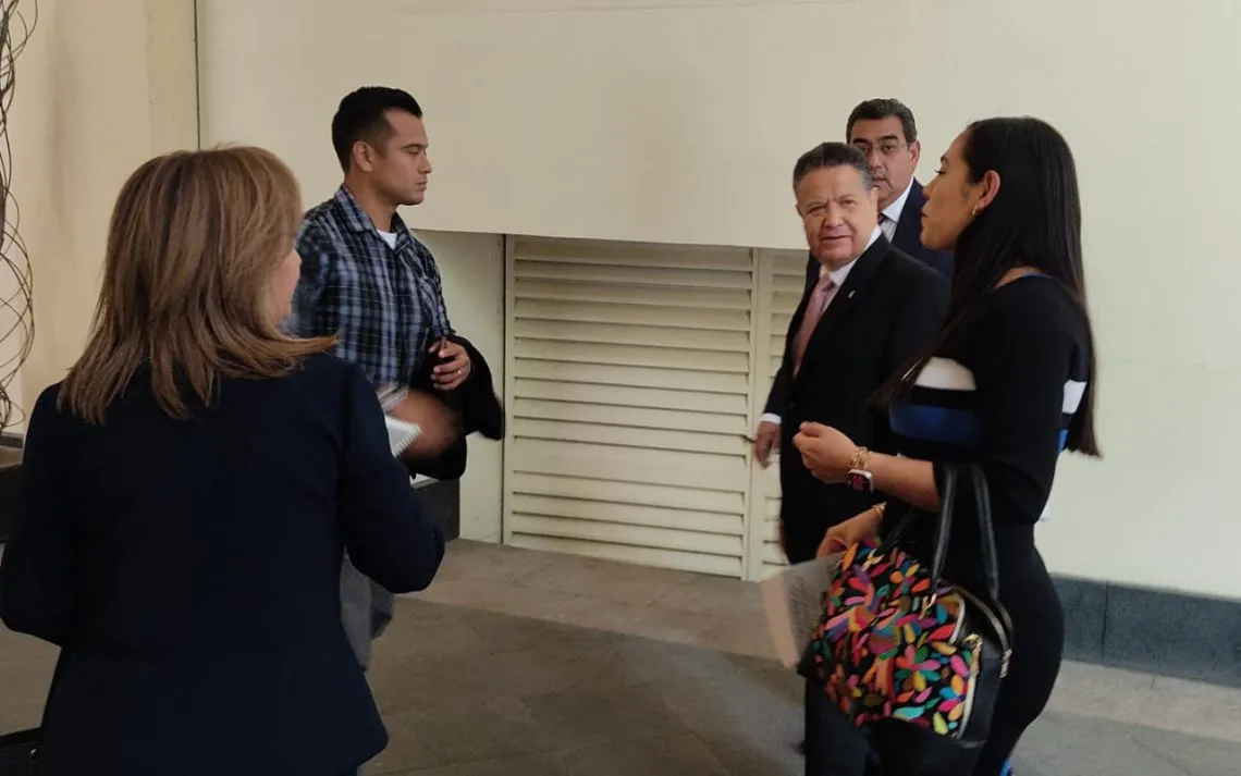 Acude Julio Menchaca a Palacio Nacional para reunión de gobernadores con Adán López