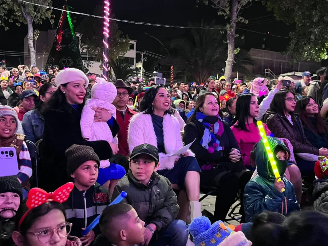 Así se vivió el encendido del árbol en Tizayuca