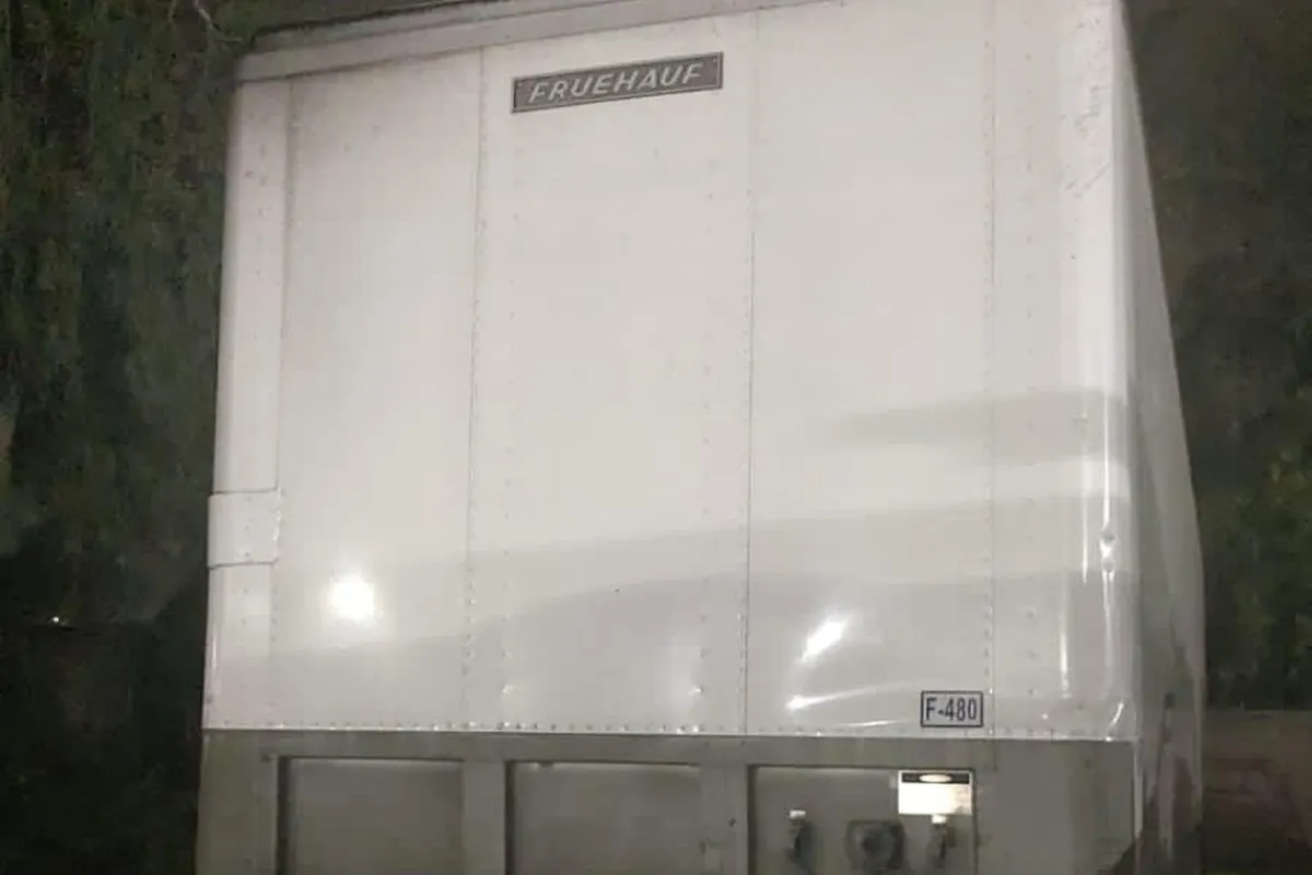 Recuperan caja de tráiler que transportaba huevo en Tula