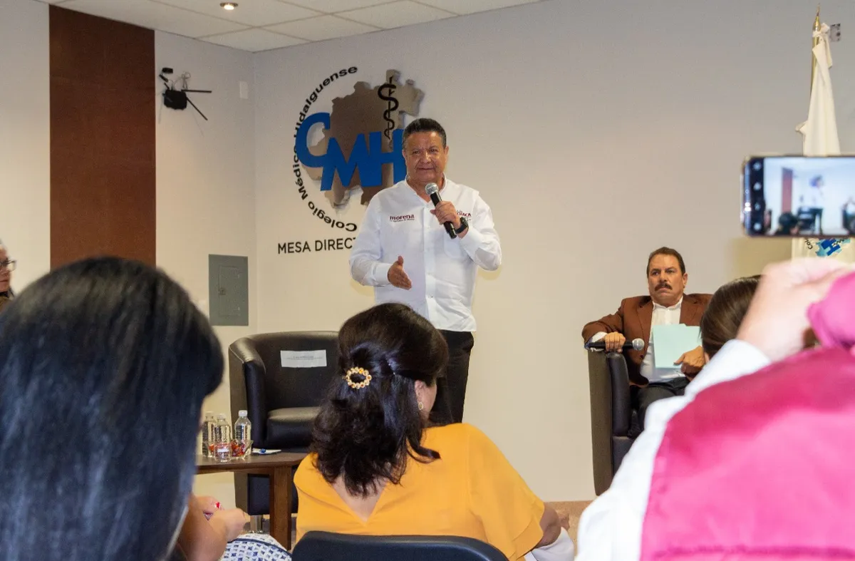 Menchaca se reúne con médicos; proyecta mejorar infraestructura