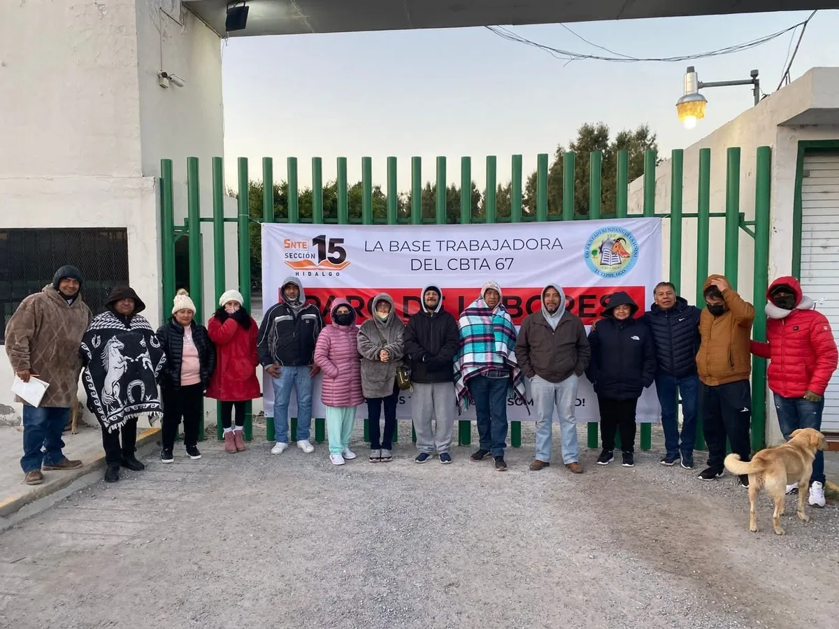 Docentes del CBTa 67 mantienen paro laboral en Ixmiquilpan.