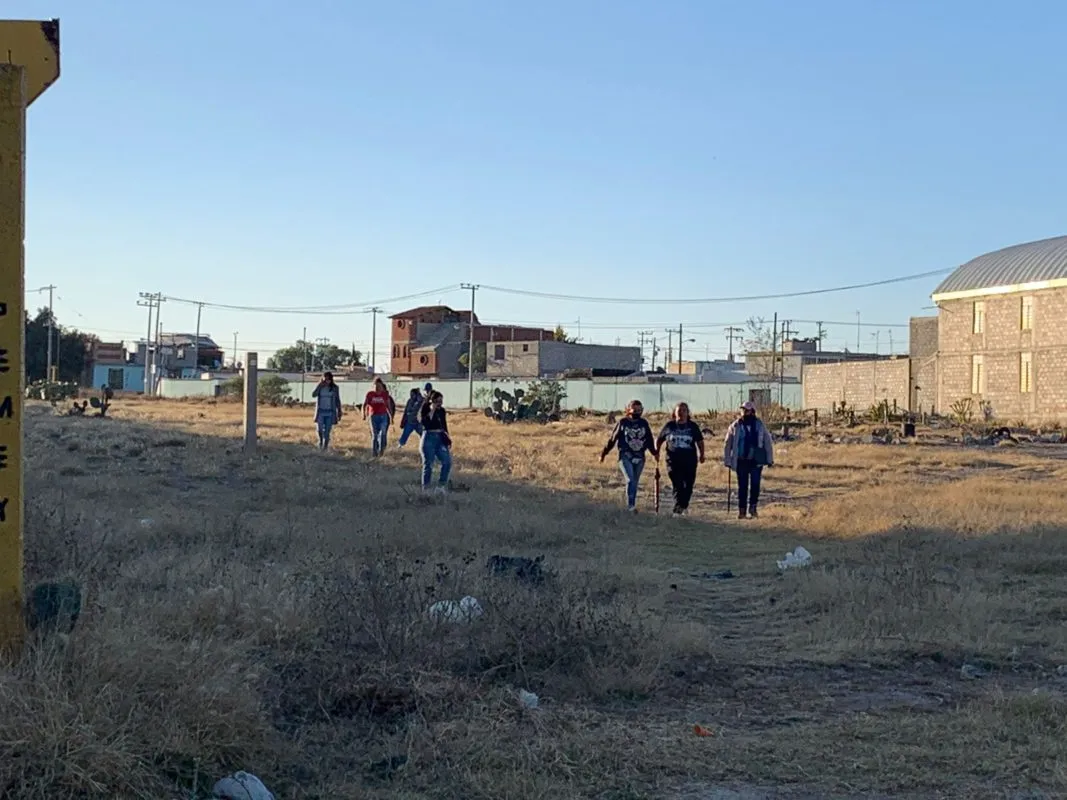 Vecinos inician búsqueda de mujer desaparecida en Tizayuca