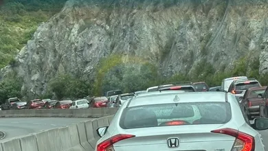 Accidente provoca desvíos en la carretera Real del Monte–Pachuca.