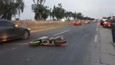 Motociclistas derrapan al intentar evitar un caballo en la México-Pachuca