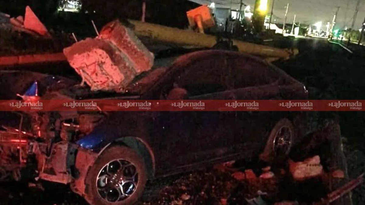 Carretera libre México-Pachuca: auto se impacta contra semáforo; chofer pierde la vida