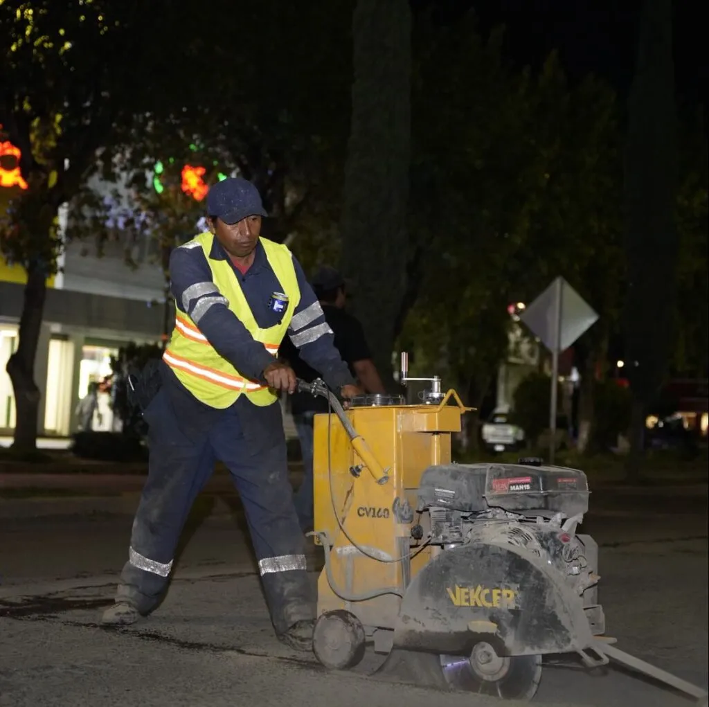 Calles sin baches: Pachuca arranca bacheo nocturno en zona estratégica