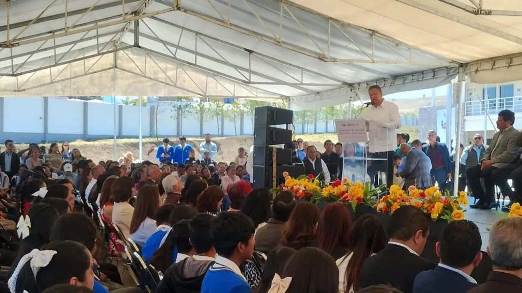 Julio Menchaca, gobernador de Hidalgo, inaugura la Prepa 8 de la UAEH en Acaxochitlan
