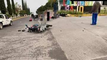 Choque entre motocicleta y automóvil