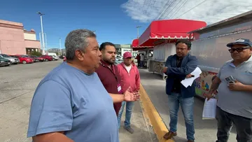 Puestos semifijos frente a Soriana Plaza del Valle, en Pachuca
