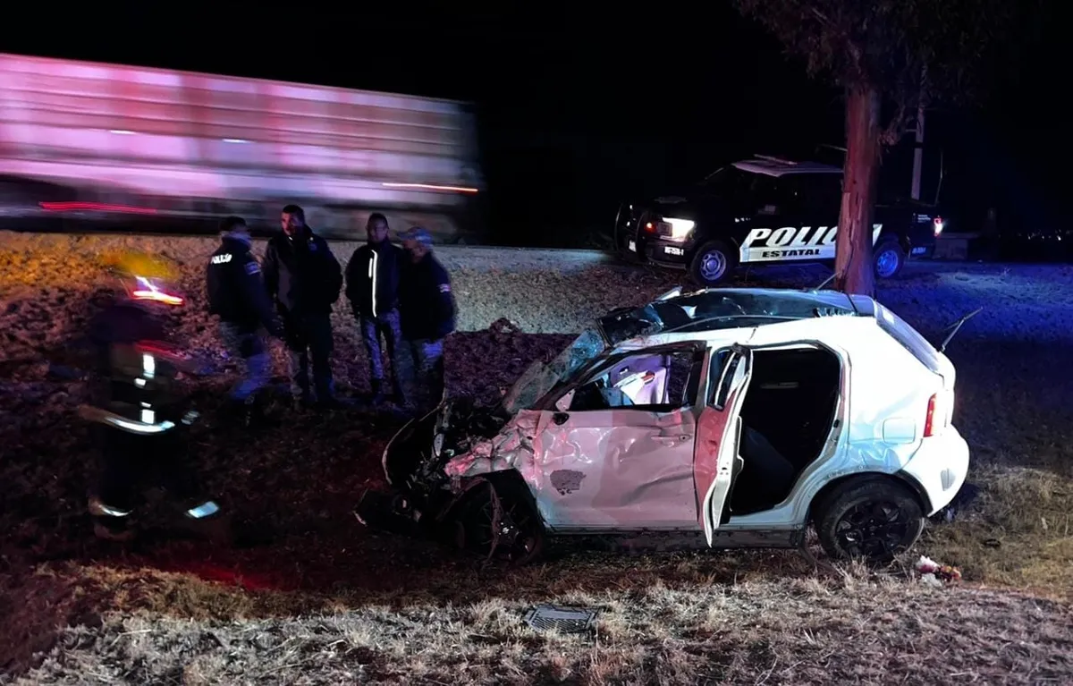 Sujetos ebrios sobreviven a volcadura en la carretera Pachuca-Actopan