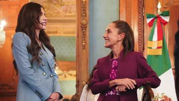Kristi Noem acusa a Claudia Sheinbaum de incitar las protestas tras las redadas del ICE en Los Ángeles.