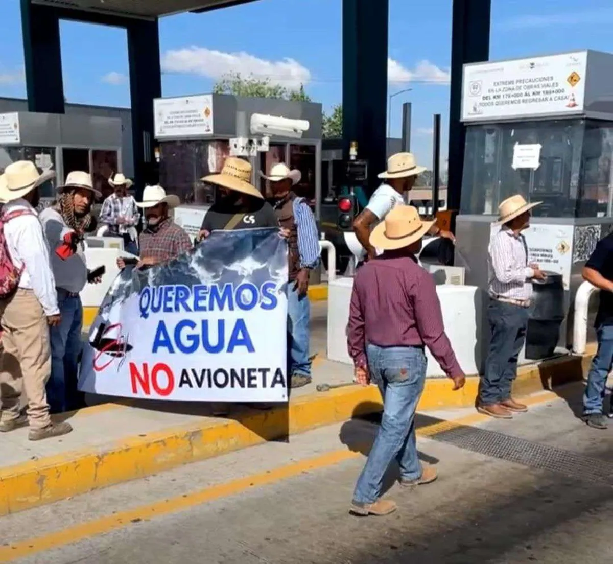Autopista México-Querétaro: campesinos toman caseta de Palmillas; esto piden