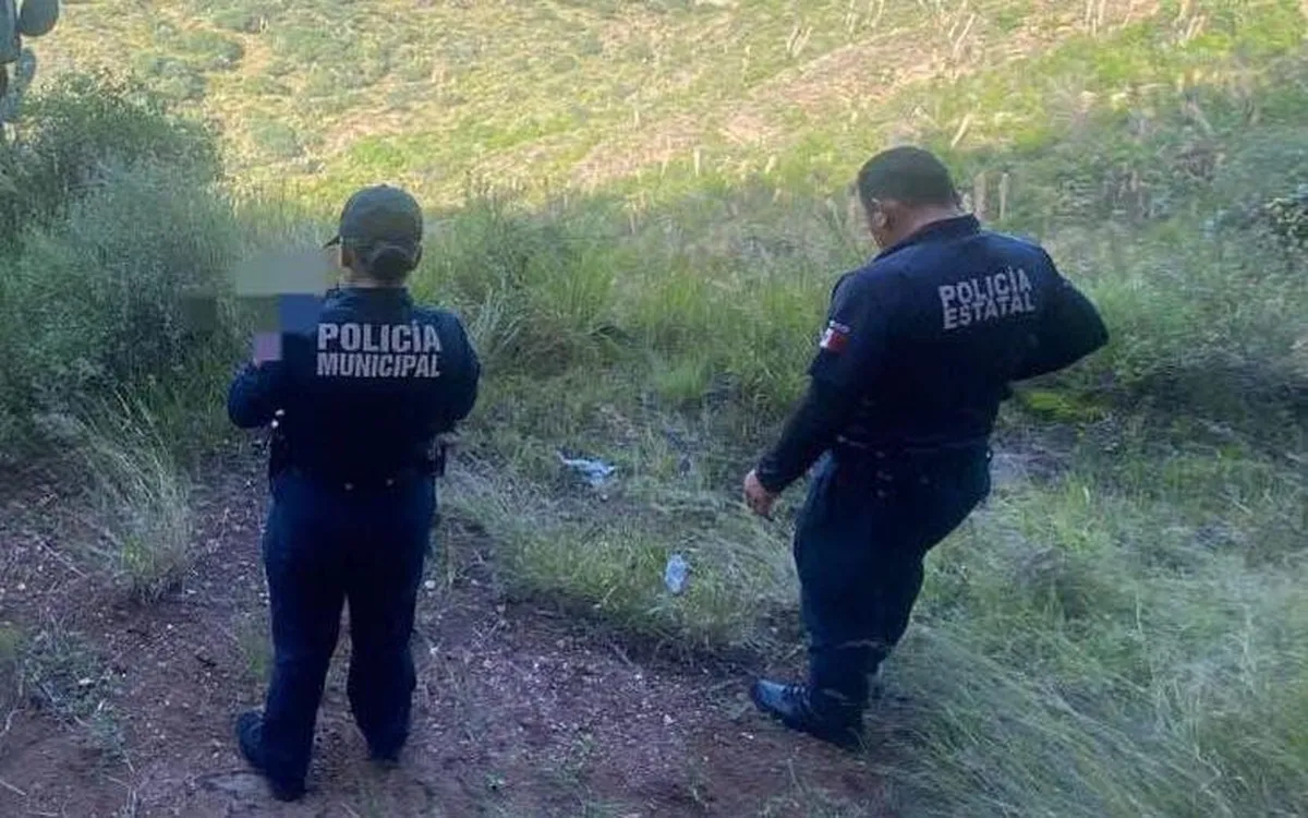 Hallazgo en Tecozautla: joven mujer encontrada en barranco, autoridades investigan identidad y causa de muerte.