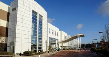 Acusan a médico británico de agresións exual contra 38 pacientes