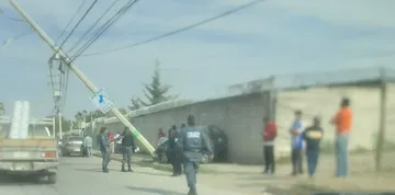 Fallece motociclista tras chocar contra poste en Pachuca