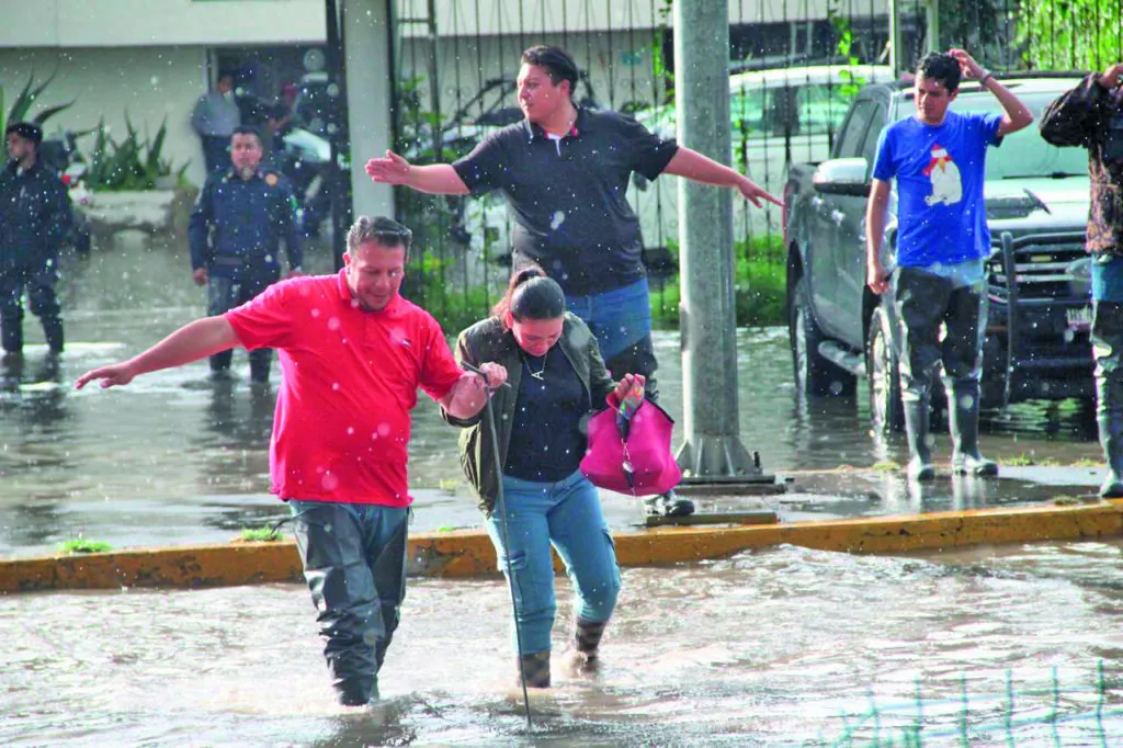 Septiembre inicia con lluvias intensas que inundan Pachuca y su zona metropolitana
