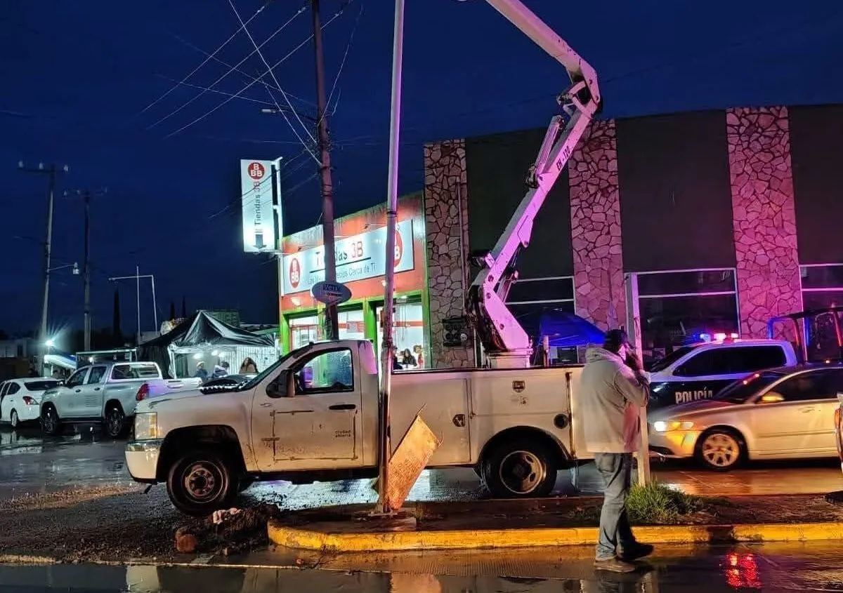 Tizayuca: fallece joven que fue electrocutada tras tocar poste de alumbrado público