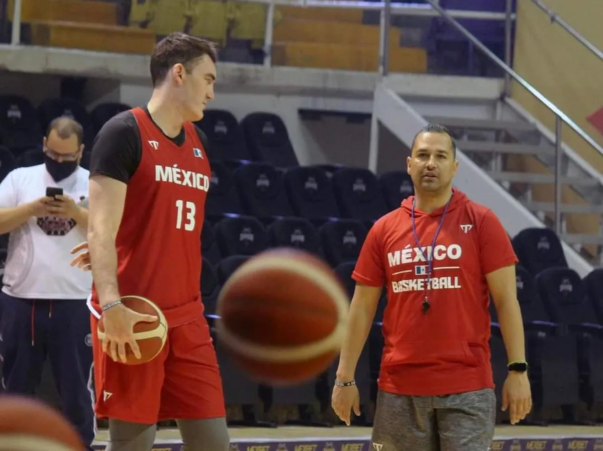 Israel Gutiérrez se prepara rumbo a la Copa del Mundo FIBA 2023