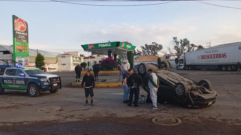 Aparatoso accidente en Tulancingo deja a mujer lesionada