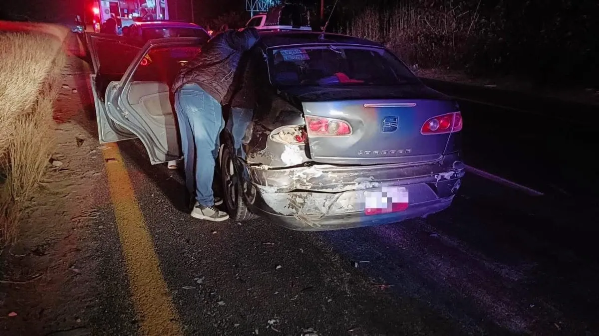Accidente vial en Atitalaquia: una carambola dejó cinco personas lesionadas sobre la carretera Tula–Jorobas.