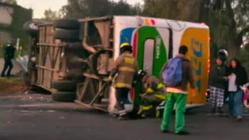 Autobús ODT volcado en la México-Pachuca