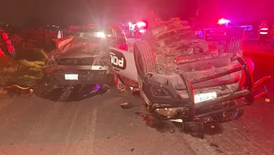 Brutal impacto contra camioneta particular deja una patrulla destrozada, un uniformado sin vida y otro luchando por su salud en el hospital