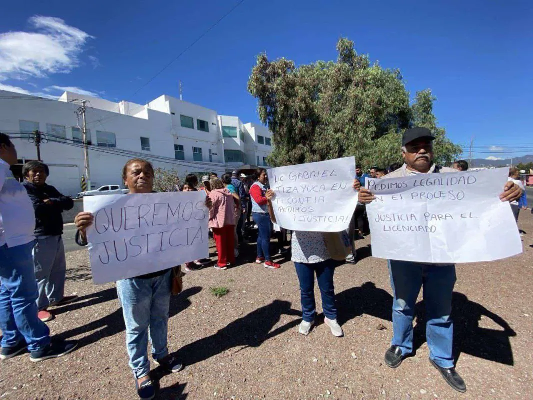 Simpatizantes de exalcalde de Tizayuca se manifiestan en Juzgados de Pachuca