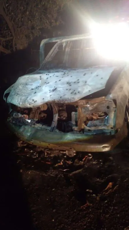 Localizan dos cuerpos en camioneta baleada y calcinada en Cuautepec