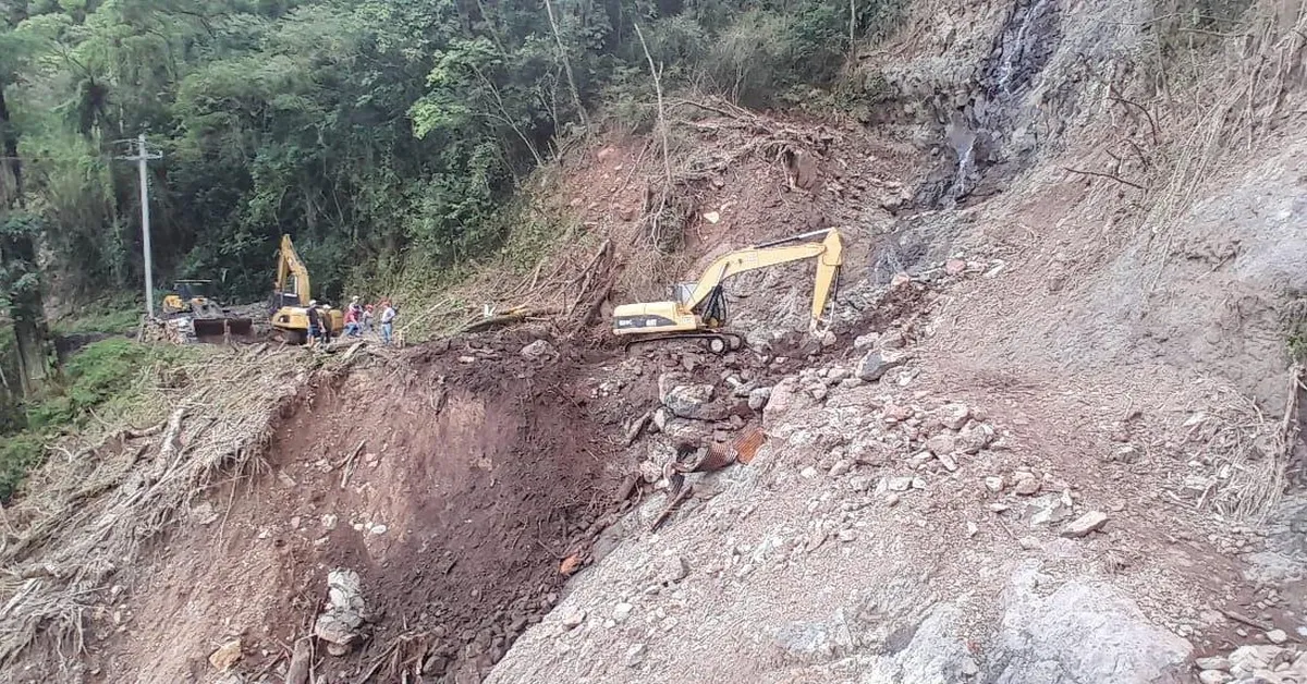 Lluvias causan derrumbes en Hidalgo y obligan evacuaciones preventivas