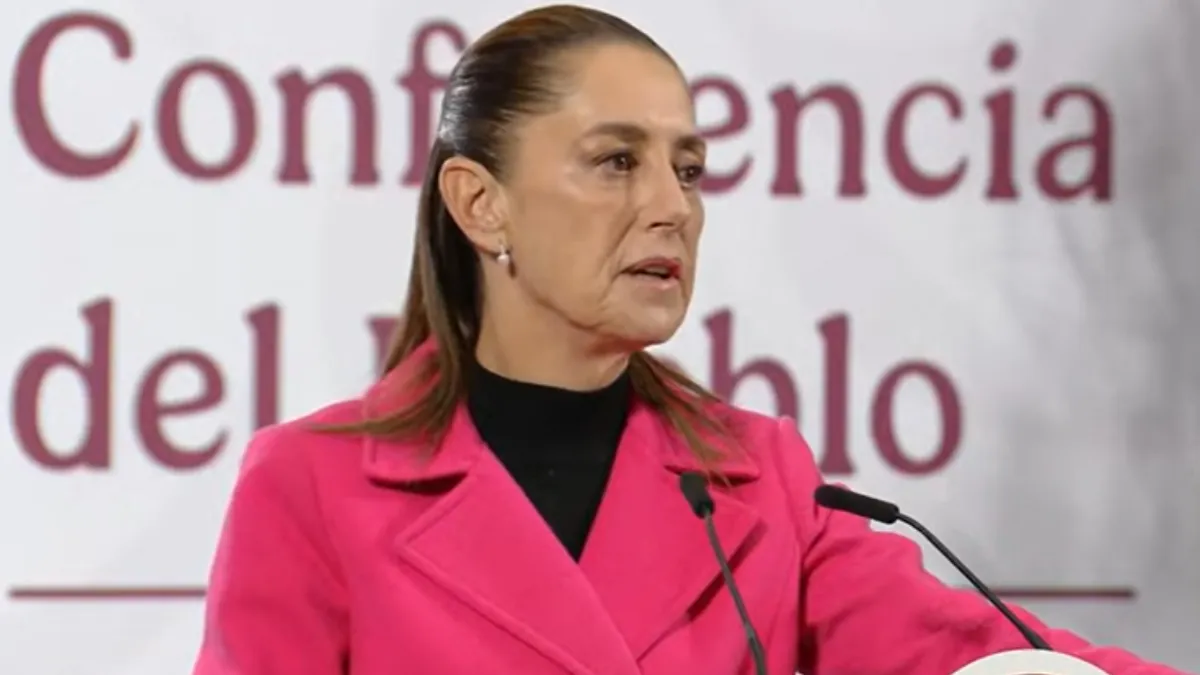 Claudia Sheinbaum pidió a la CNTE mantener el diálogo y evitar la violencia durante las protestas frente a Palacio Nacional.