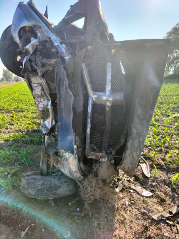 ¡Impactante! Volcadura deja hombre lesionado y daños materiales