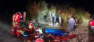 Bomberos rescatan a perrito que cayó a pozo de 18 metros en Ixmiquilpan