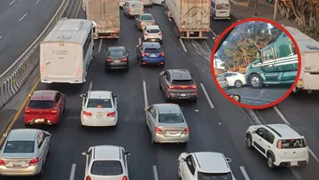 Accidente vial en la autopista México–Pachuca con tráfico intenso.
