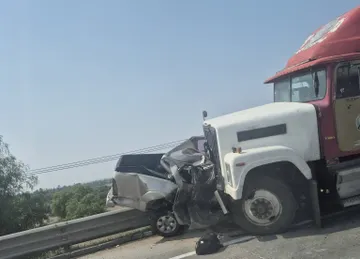 Camionte choca contra trailer en el Arco Norte