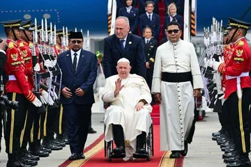 Papa Francisco llega a Indonesia para iniciar gira por Asia y Oceanía