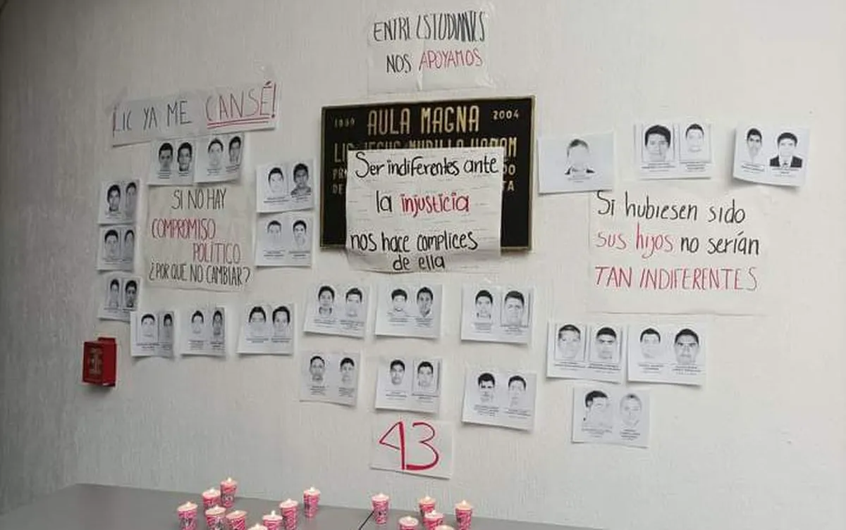 Padres de normalistas respaldan quitar nombre de Jesús Murillo Karam a auditorio de ICSHu